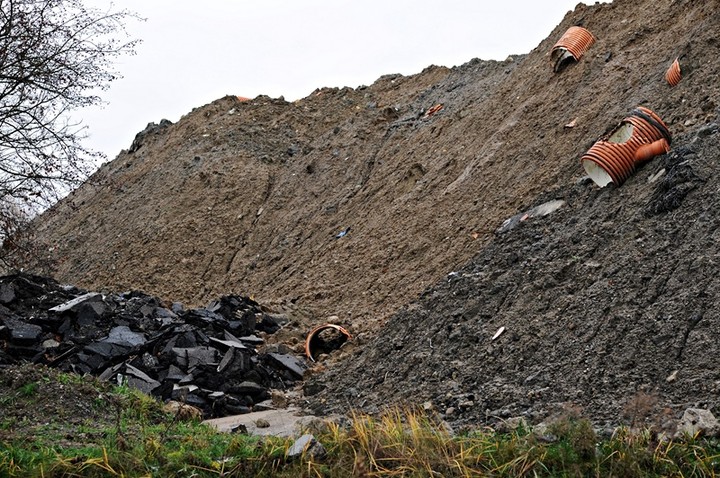 Modrzewina zawalona gruzem zdjęcie nr 79236