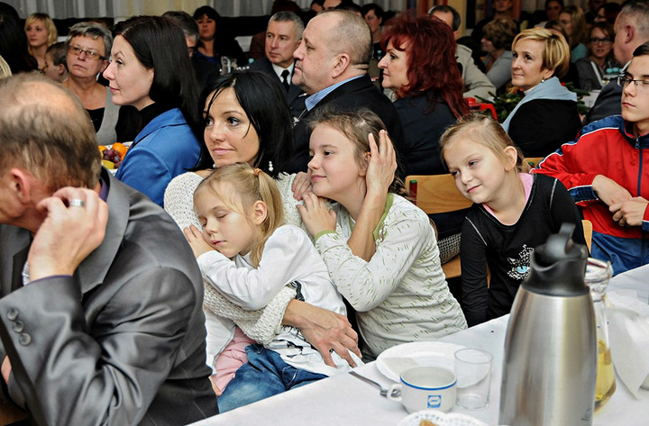 Przy jednym stole zdjęcie nr 79535