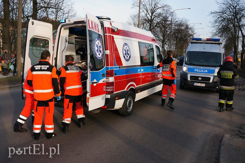 Grunwaldzka: zderzenie tramwaju z osobówką zdjęcie nr 83765