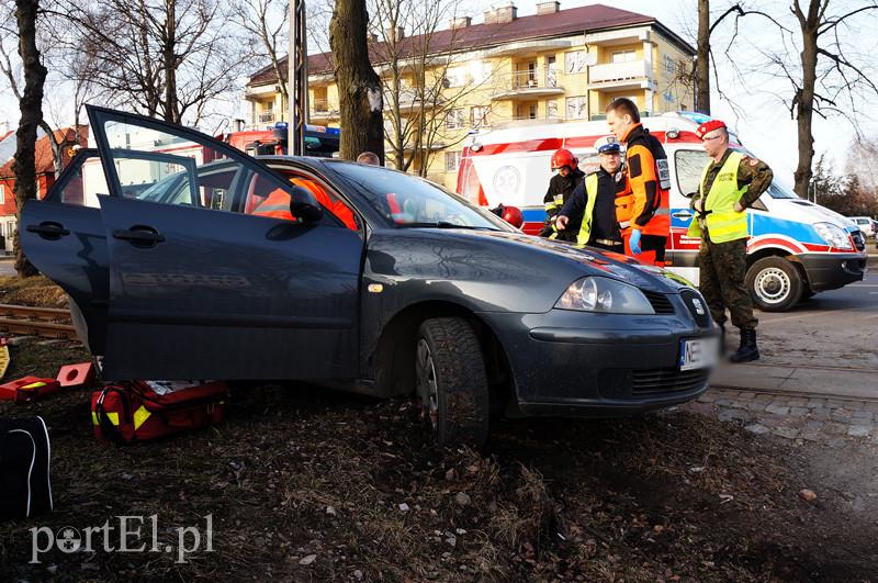 Grunwaldzka: zderzenie tramwaju z osobówką zdjęcie nr 83758