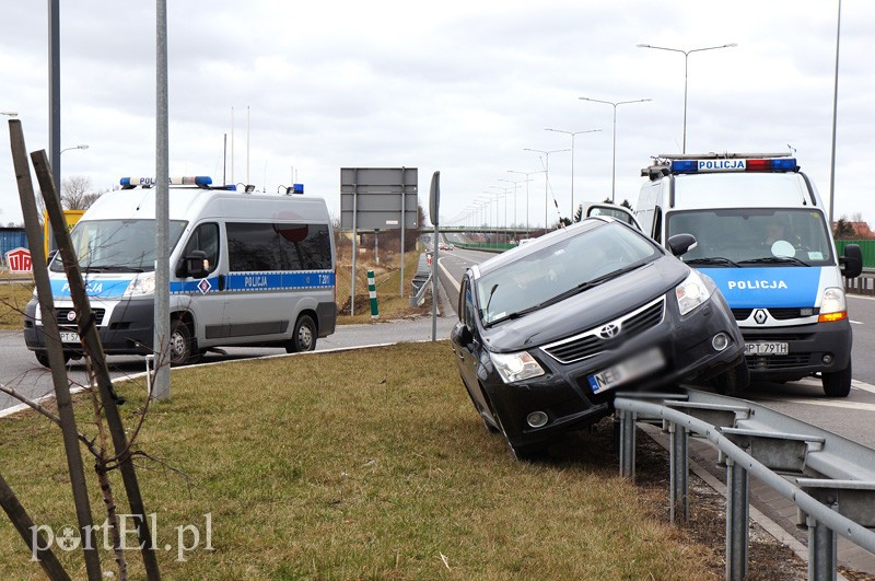 Nietypowe parkowanie. Kierowca pijany? zdjęcie nr 84436