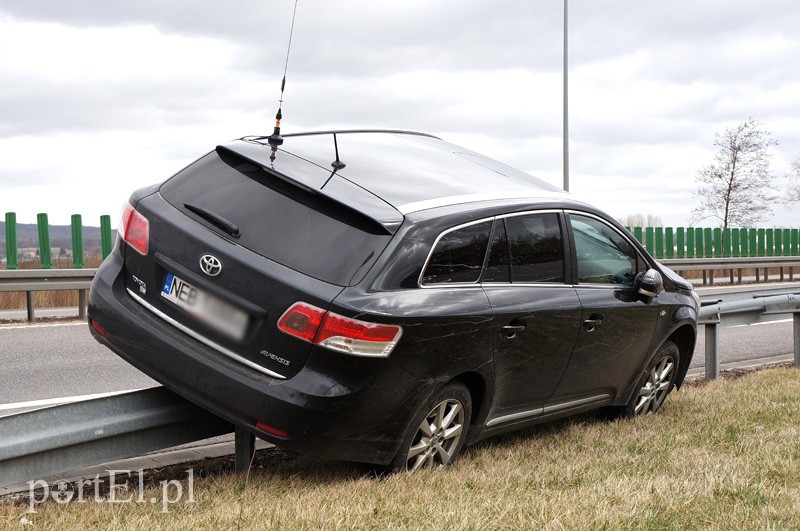 Nietypowe parkowanie. Kierowca pijany? zdjęcie nr 84439