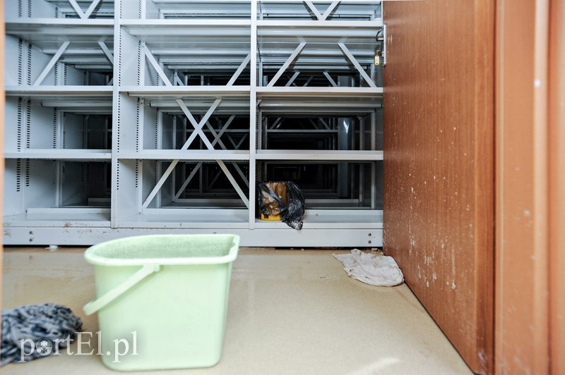 Powódź w bibliotece zdjęcie nr 84448