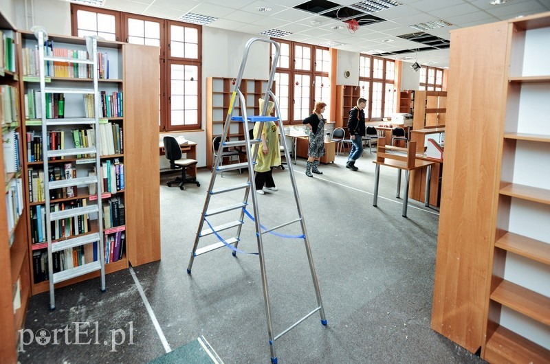 Powódź w bibliotece zdjęcie nr 84449