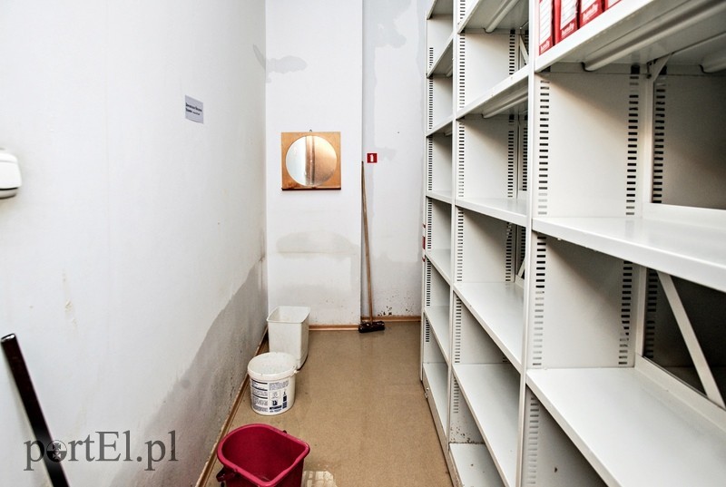 Powódź w bibliotece zdjęcie nr 84456