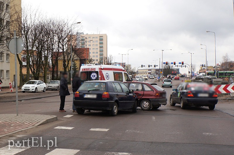 Nowowiejska: zderzenie podczas zawracania zdjęcie nr 84550