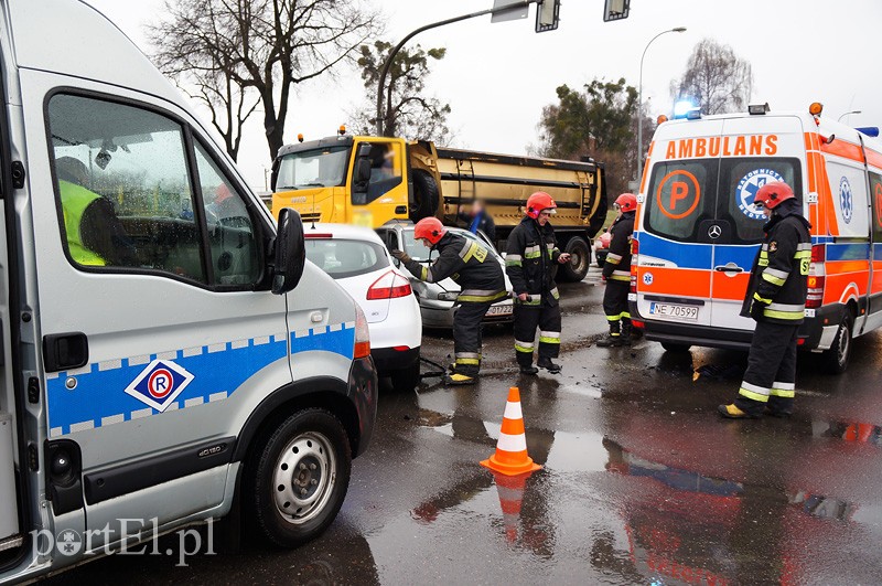 Płk. Dąbka: wypadek z udziałem czterech aut zdjęcie nr 84889