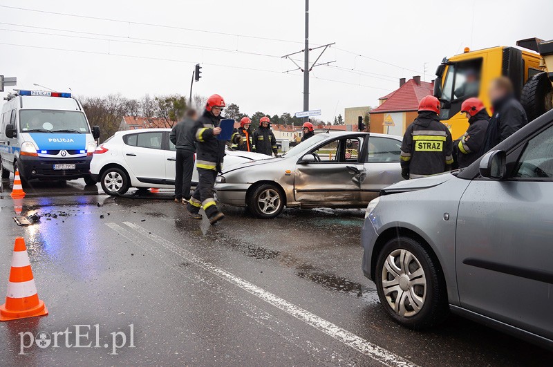 Płk. Dąbka: wypadek z udziałem czterech aut zdjęcie nr 84892