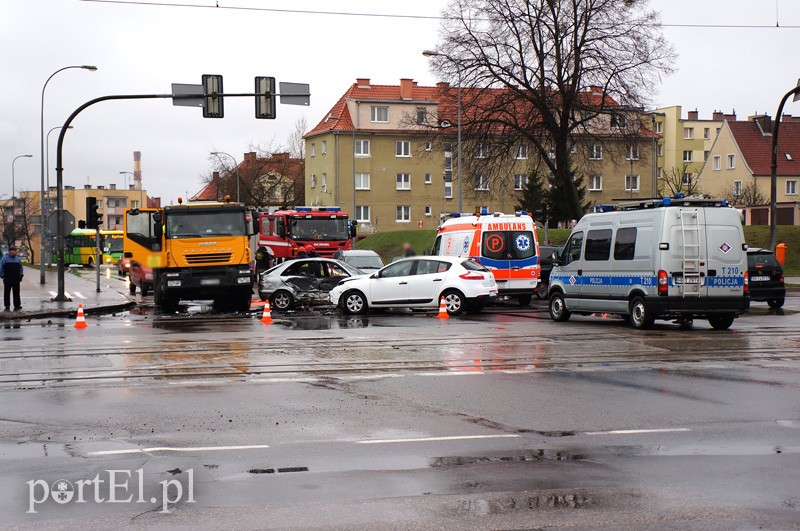 Elbląg Płk. Dąbka: wypadek z udziałem czterech aut