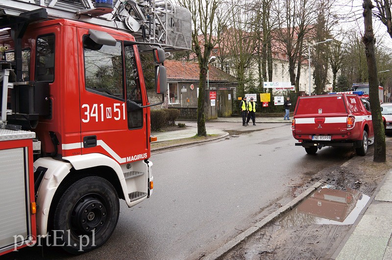 Alarm bombowy w szpitalu przy Komeńskiego zdjęcie nr 84894