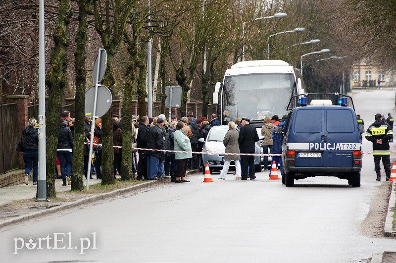 Alarm bombowy w szpitalu przy Komeńskiego zdjęcie nr 84908