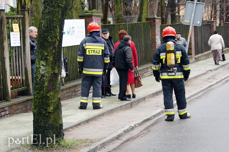 Alarm bombowy w szpitalu przy Komeńskiego zdjęcie nr 84901