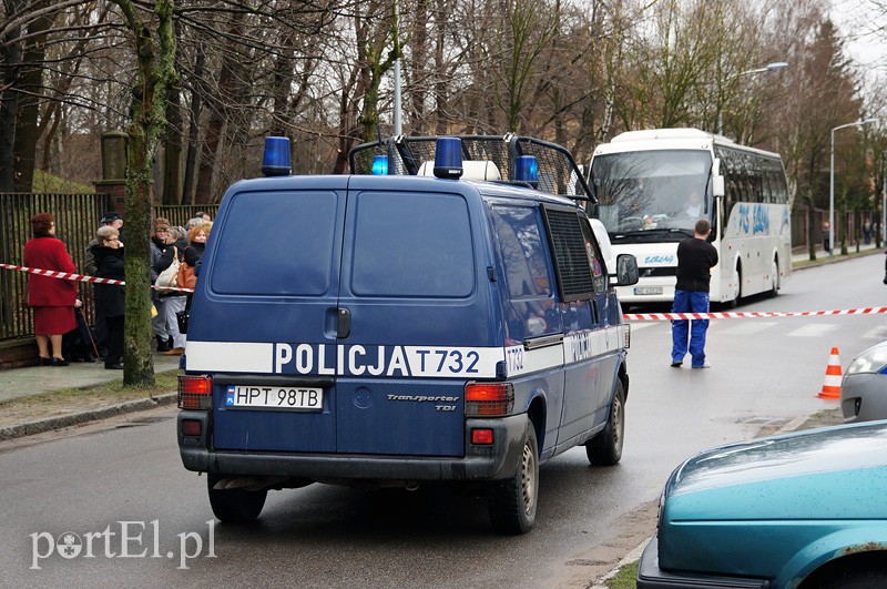 Alarm bombowy w szpitalu przy Komeńskiego zdjęcie nr 84910