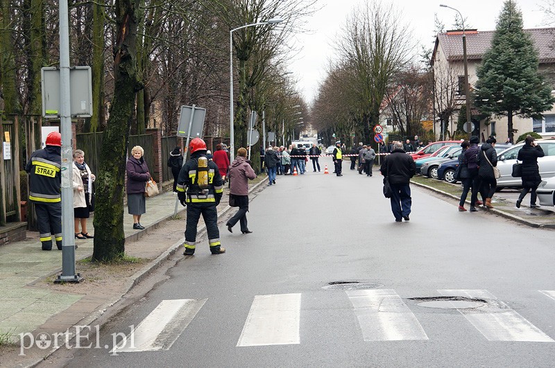 Alarm bombowy w szpitalu przy Komeńskiego zdjęcie nr 84903