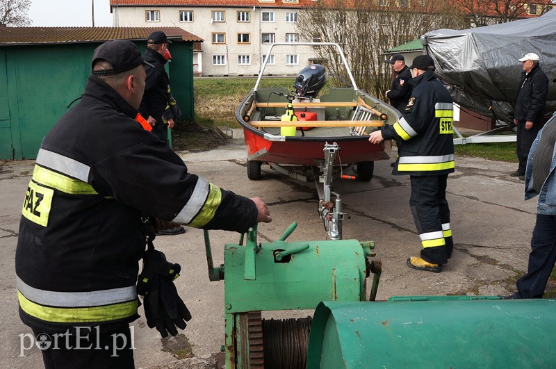 Plama oleju na rzece Elbląg zdjęcie nr 85250