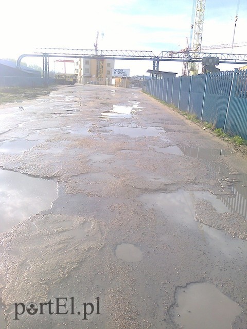 Ulica prowadząca do byłej fabryki domów przy ul. Dąbka (fot. nadesłane)