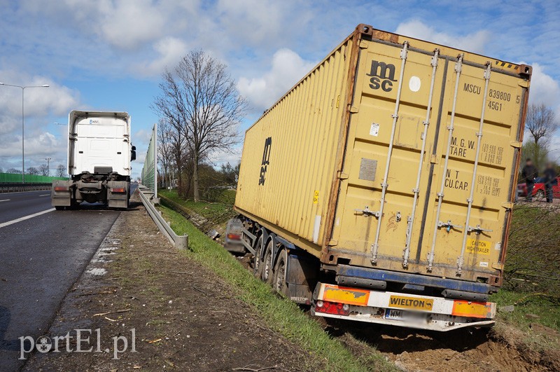 Ciężarówka w rowie zdjęcie nr 86120