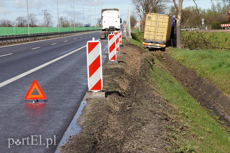 Ciężarówka w rowie zdjęcie nr 86114