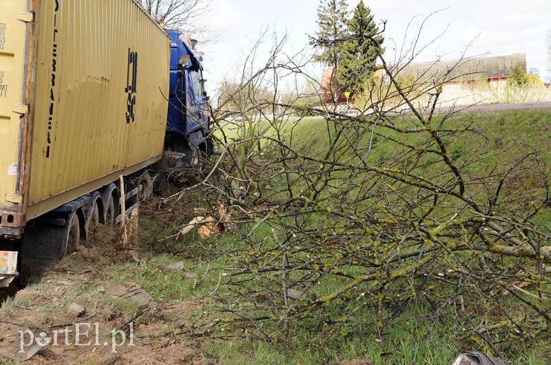 Ciężarówka w rowie zdjęcie nr 86116