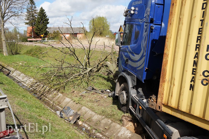 Ciężarówka w rowie zdjęcie nr 86122