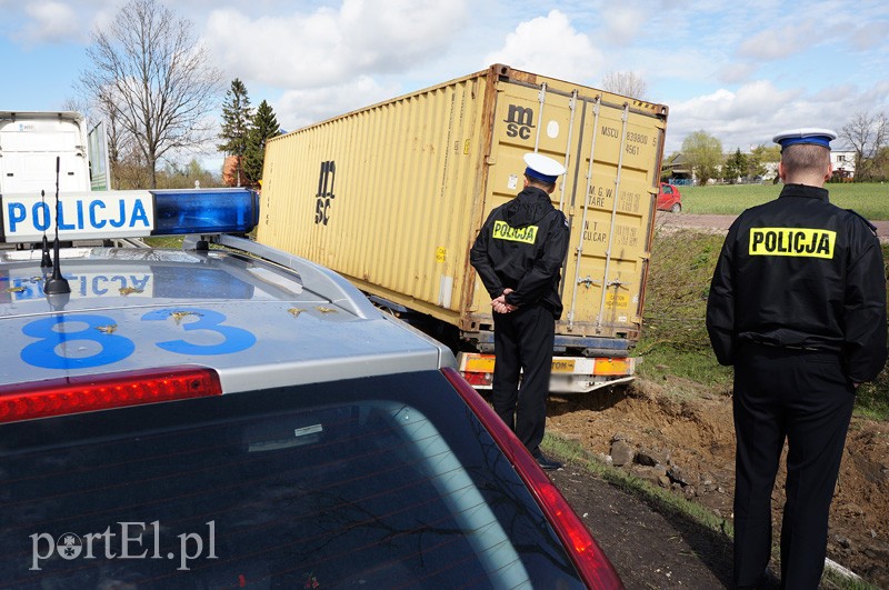 Ciężarówka w rowie zdjęcie nr 86119