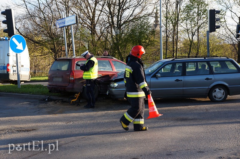 Wypadek na zjeździe z mostu zdjęcie nr 86140