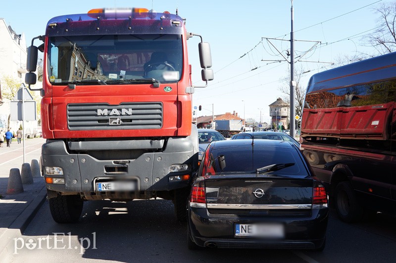 Elbląg Groźne zderzenie. Grunwaldzka zakorkowana