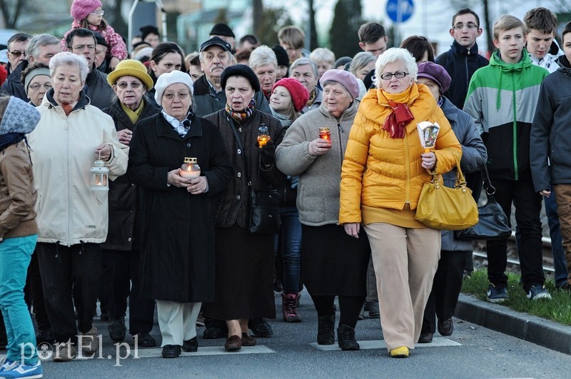 Tysiące wiernych przeszło przez miasto zdjęcie nr 86181