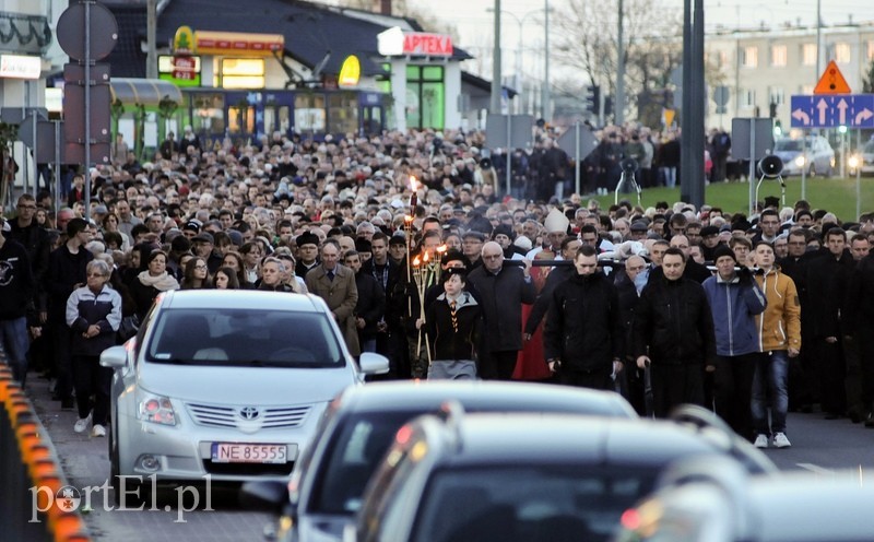 Tysiące wiernych przeszło przez miasto zdjęcie nr 86187