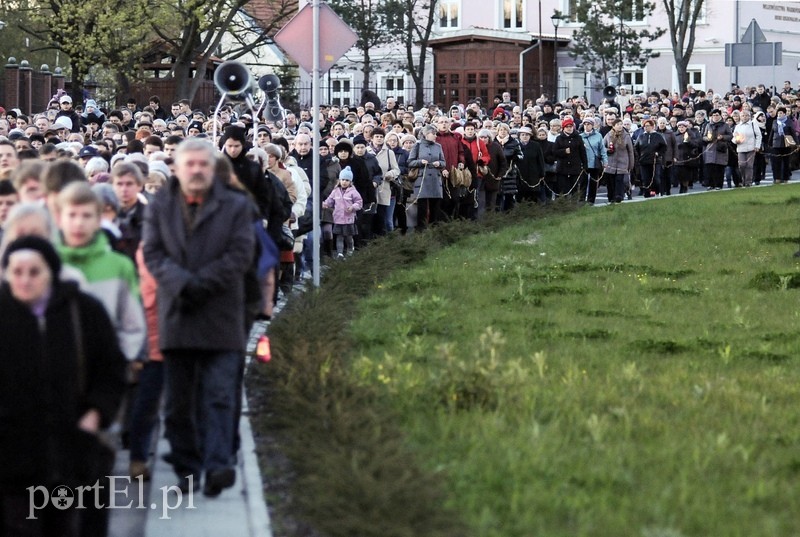 Tysiące wiernych przeszło przez miasto zdjęcie nr 86188