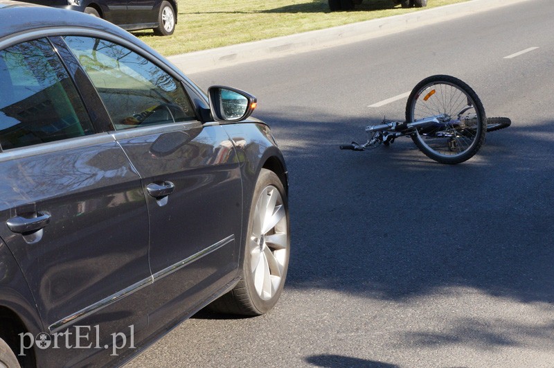 Rowerzysta wjechał w volkswagena zdjęcie nr 86406