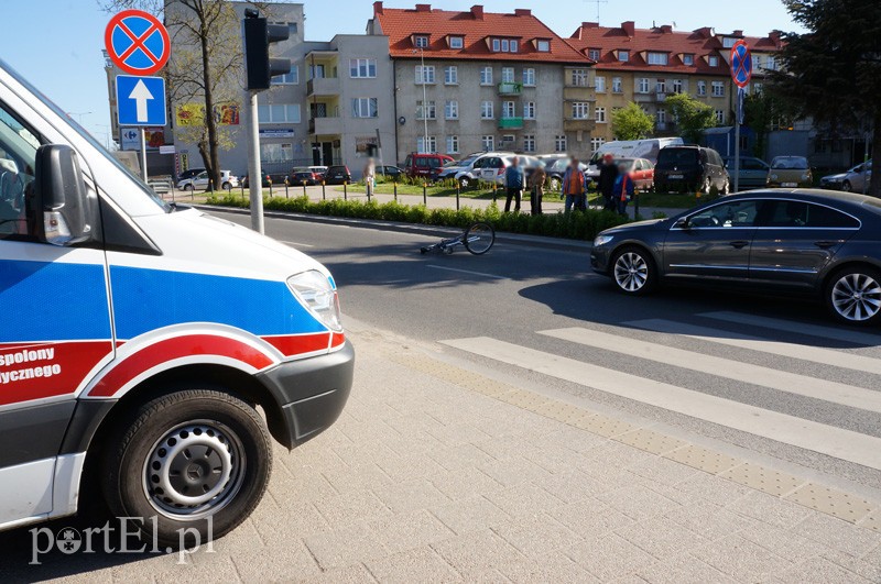 Rowerzysta wjechał w volkswagena zdjęcie nr 86408