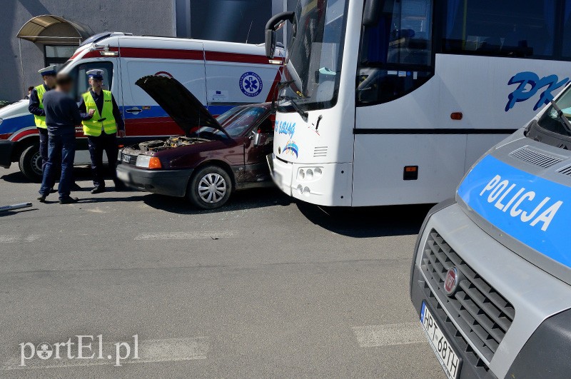 Audi wjechało wprost pod autokar zdjęcie nr 86418