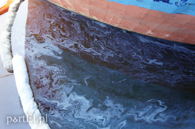 Wyciek ze statku na rzece Elbląg zdjęcie nr 86551