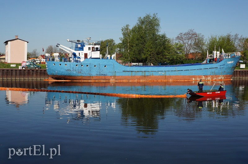 Wyciek ze statku na rzece Elbląg zdjęcie nr 86559
