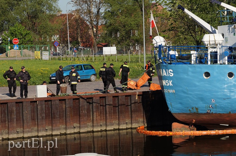 Wyciek ze statku na rzece Elbląg zdjęcie nr 86546