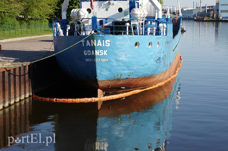 Wyciek ze statku na rzece Elbląg zdjęcie nr 86548