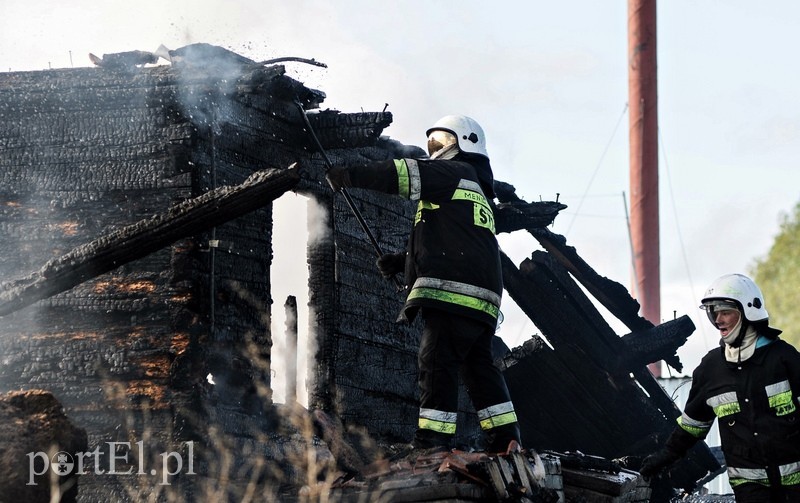 Raczki Elbląskie: spłonął zabytkowy dom zdjęcie nr 86839