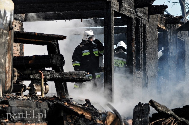 Raczki Elbląskie: spłonął zabytkowy dom zdjęcie nr 86833