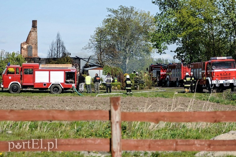 Raczki Elbląskie: spłonął zabytkowy dom zdjęcie nr 86842