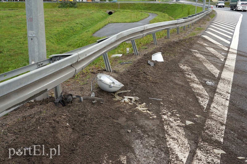 Węzeł Wschód: volkswagenem w barierę zdjęcie nr 87337