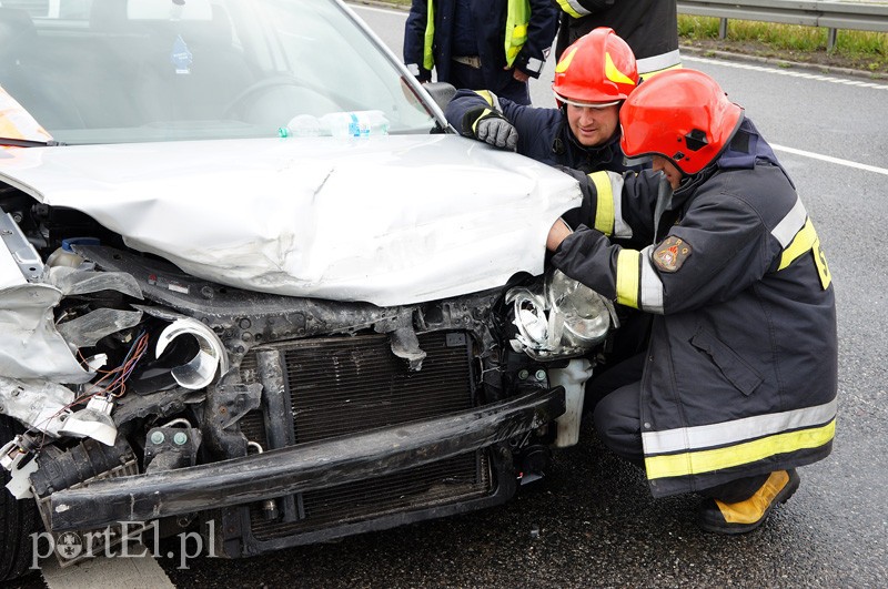 Węzeł Wschód: volkswagenem w barierę zdjęcie nr 87333
