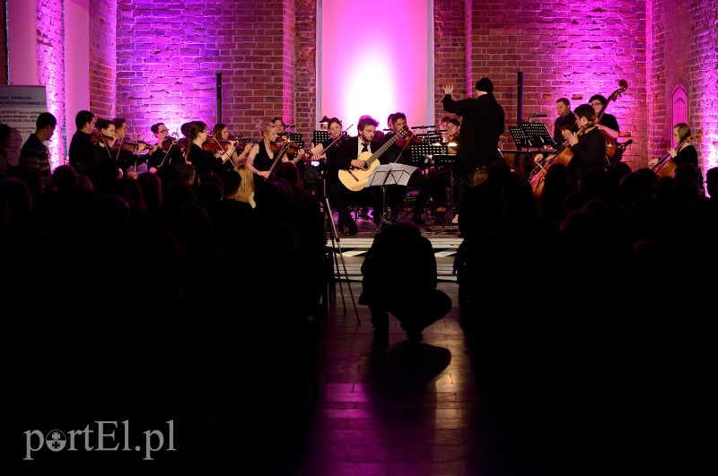 Elbląg o zmierzchu, czyli EOK i chłopak z gitarą zdjęcie nr 87568