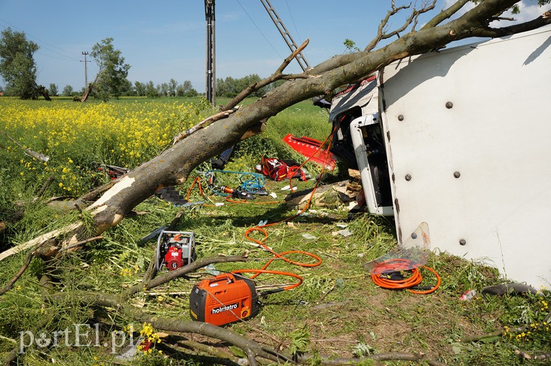 Kazimierzowo: ciężarówką w drzewo zdjęcie nr 87869