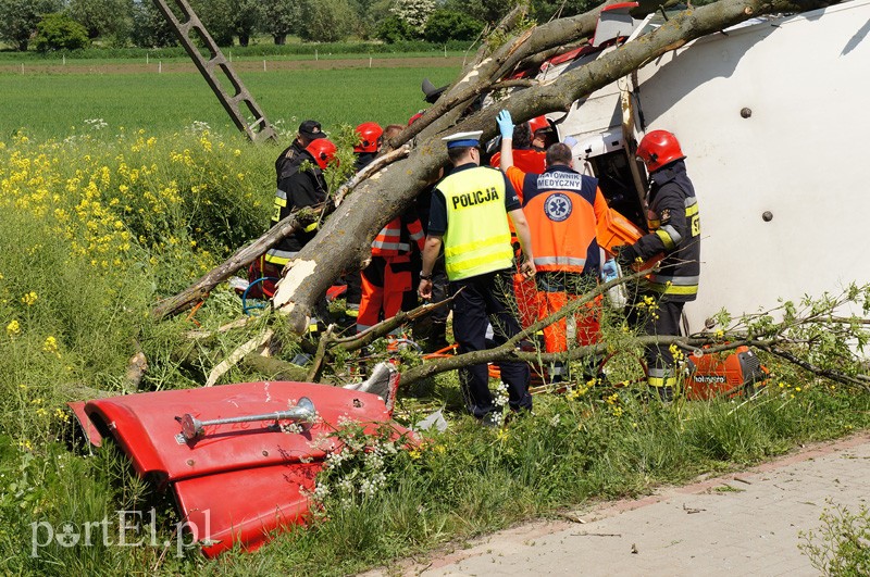 Kazimierzowo: ciężarówką w drzewo zdjęcie nr 87855