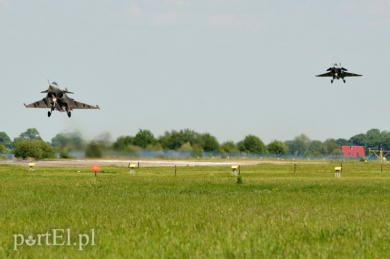 MiG-i i Rafale nad Królewem Malborskim zdjęcie nr 87906