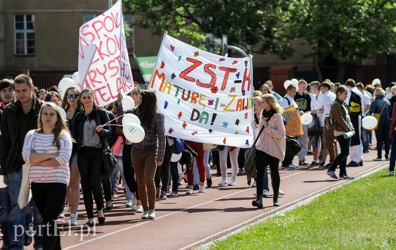 Ta młodzież nie chce palić zdjęcie nr 88498