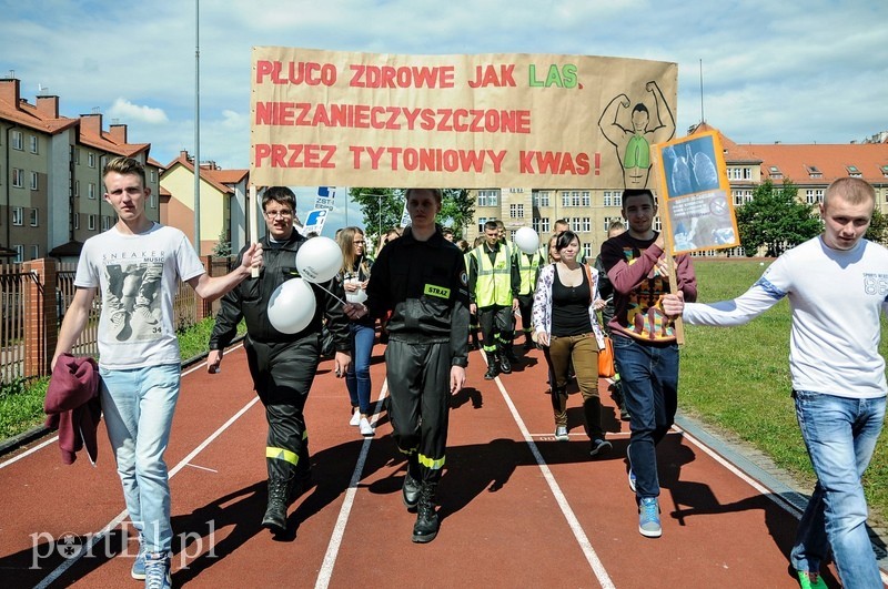 Ta młodzież nie chce palić zdjęcie nr 88518