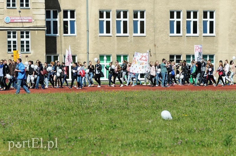 Ta młodzież nie chce palić zdjęcie nr 88500