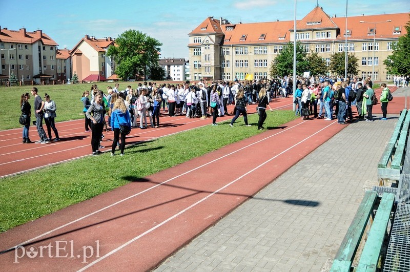 Ta młodzież nie chce palić zdjęcie nr 88492